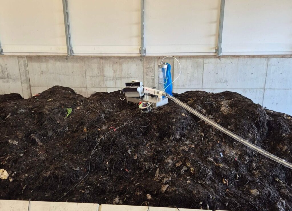 Messhaube im Einsatz zur Feststellung der Geruchsreduzierung